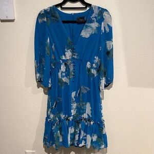 NWOT- size 4 Just Taylor Blue Floral Flowy Dress 3/4 sleeves
